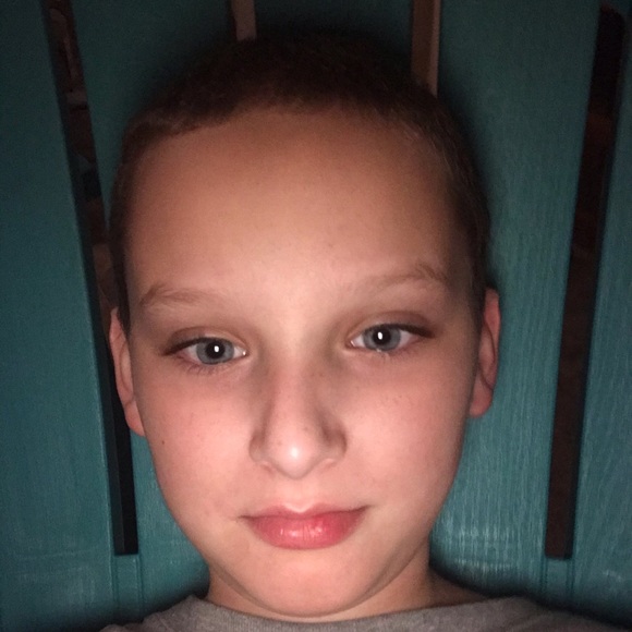 Meet your Posher, Amanda - Picture 2 of 3